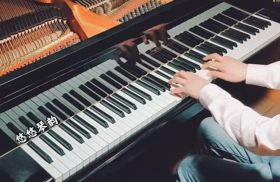 《夜空中最亮的星》，超唯美钢琴版